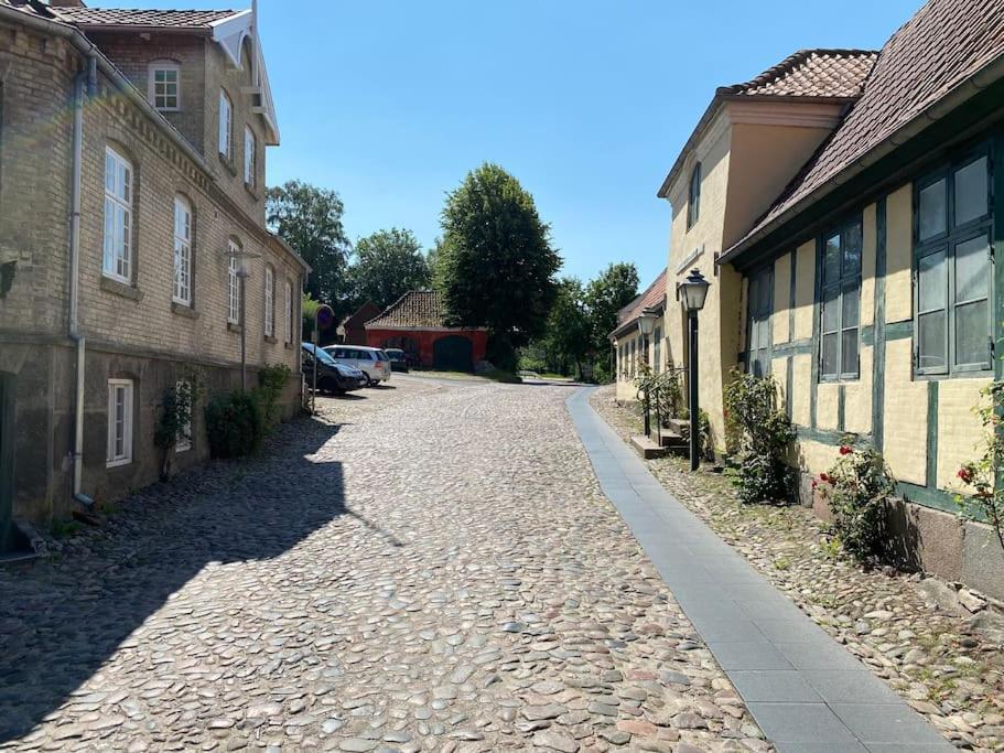 Idyllisk, Historisk Byhus Ved Fjorden I Mariager Exterior foto